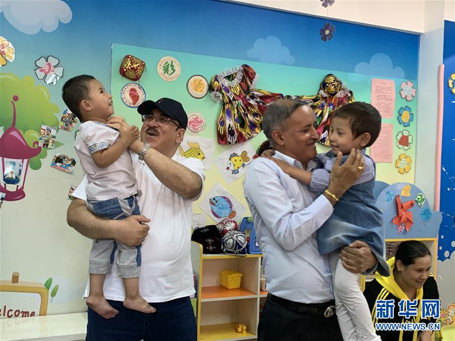 （圖文互動）（3）多國駐華使節(jié)參訪新疆：中國反恐、去極端化經(jīng)驗值得學習借鑒