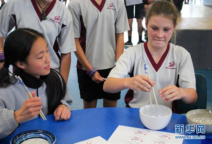 （國際&middot;圖文互動）（4）通訊：&ldquo;Kia Ora，都來吧，漢語學(xué)習(xí)發(fā)了芽&rdquo;&mdash;&mdash;新西蘭羅托魯阿初級中學(xué)中文助教的夢想