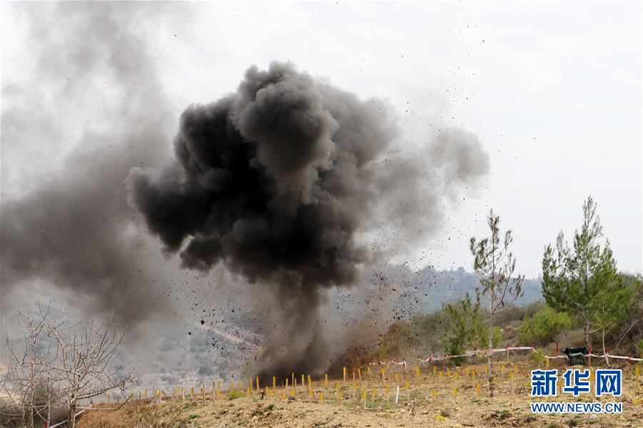 （國際&middot;圖文互動(dòng)）（4）通訊：&ldquo;中國軍人掃雷一如既往專業(yè)和敬業(yè)！&rdquo;&mdash;&mdash;記中國赴黎維和部隊(duì)完成&ldquo;藍(lán)線&rdquo;3個(gè)雷場清排任務(wù)