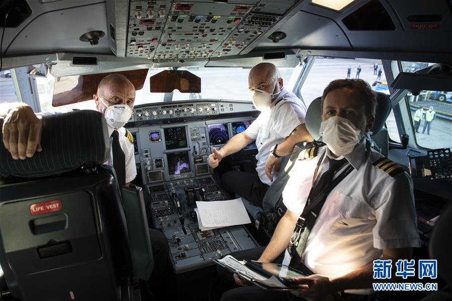 （圖文互動&middot;國際疫情）（3）通訊：3.8萬公里的航程　跨越大洋的情誼&mdash;&mdash;記阿根廷從中國運(yùn)載防疫物資