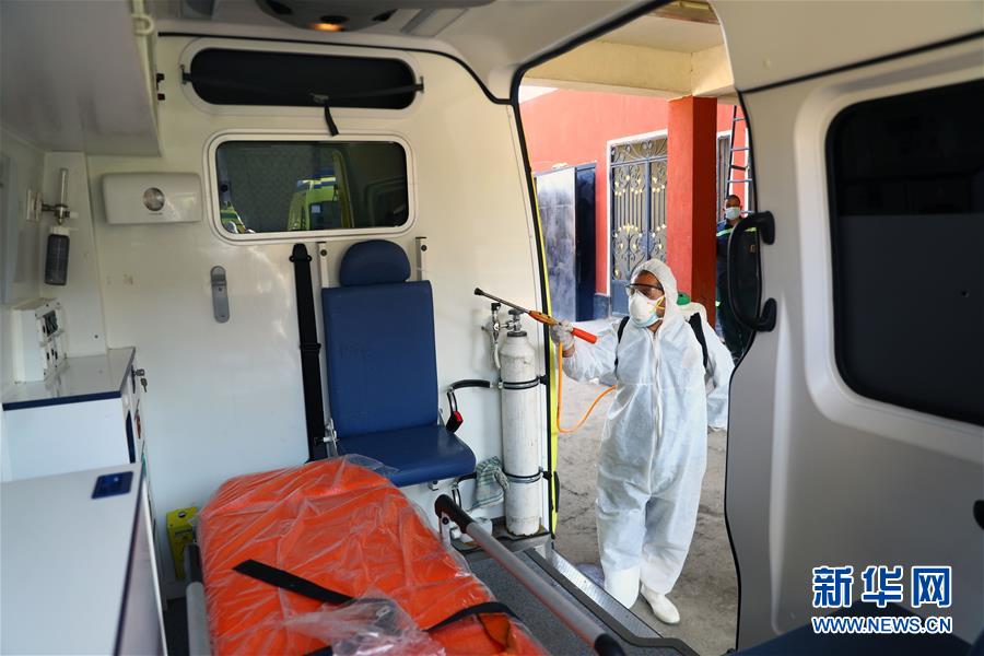 （國(guó)際疫情&middot;圖文互動(dòng)）（8）通訊：埃及救護(hù)車?yán)锏?ldquo;逆行者&rdquo;
