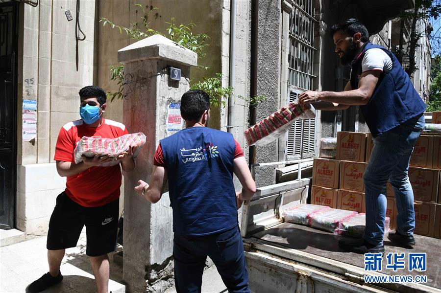 （國際疫情&middot;圖文互動）（2）通訊：疫情中，那抹笑容最難忘&mdash;&mdash;記向困難家庭發(fā)放愛心包裹的敘利亞青年志愿者