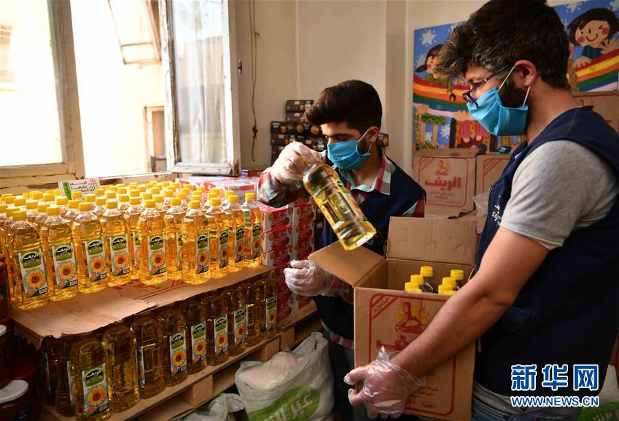 （國際疫情&middot;圖文互動）（6）通訊：疫情中，那抹笑容最難忘&mdash;&mdash;記向困難家庭發(fā)放愛心包裹的敘利亞青年志愿者