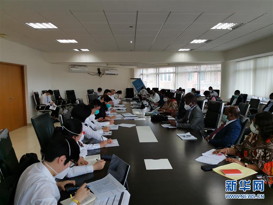 （國(guó)際疫情&middot;圖文互動(dòng)）（11）中國(guó)醫(yī)療專(zhuān)家組為赤道幾內(nèi)亞抗疫帶來(lái)&ldquo;希望之光&rdquo;