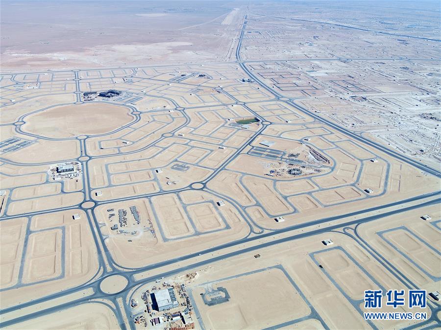 （國際疫情&middot;圖文互動）（5）通訊：防疫、生產(chǎn)兩不誤，沙漠現(xiàn)&ldquo;棋盤&rdquo;&mdash;&mdash;記中企承建科威特住房基建項目