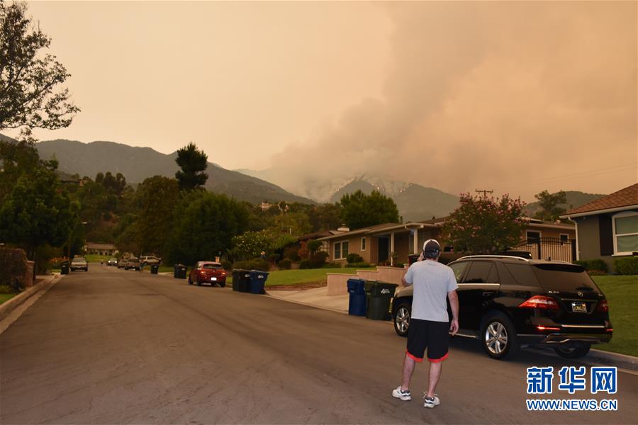 (國際)(3)美國加州山火持續(xù)燃燒