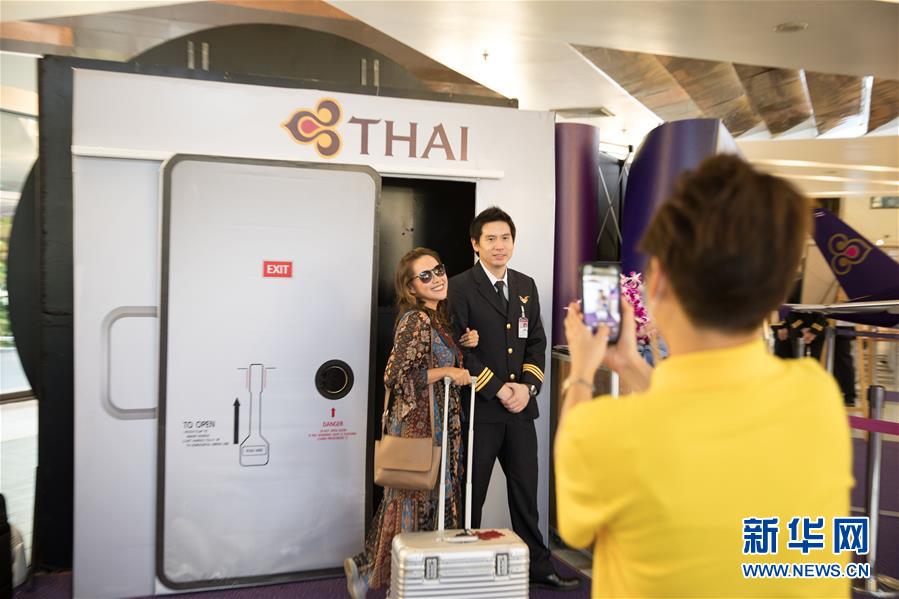 (國(guó)際·圖文互動(dòng))(3)從機(jī)艙餐廳到模擬飛行 泰航出招緩解疫情壓力