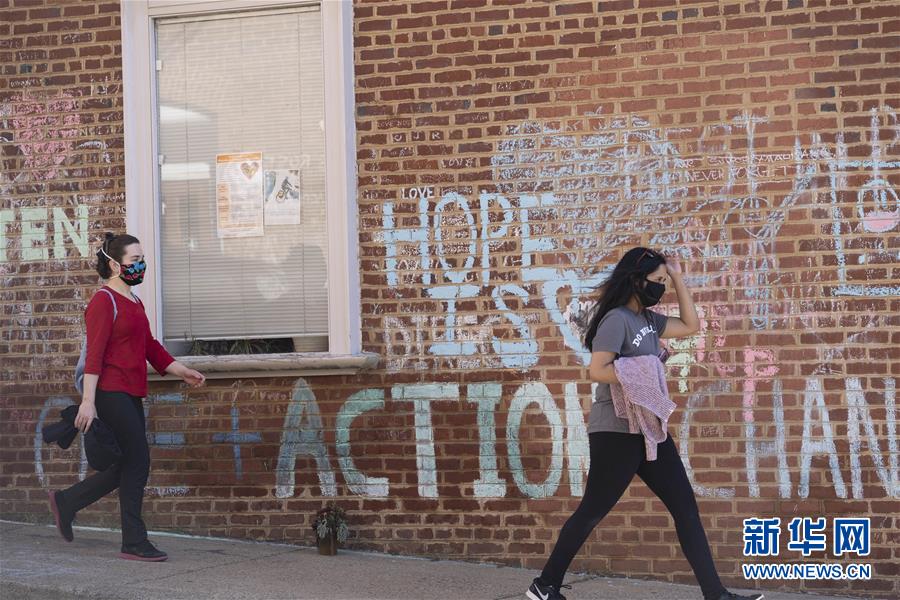 （國際&middot;圖文互動(dòng)）（4）觸摸夏洛茨維爾的騷亂傷痕&mdash;&mdash;撕裂美國大選年的種族之痛