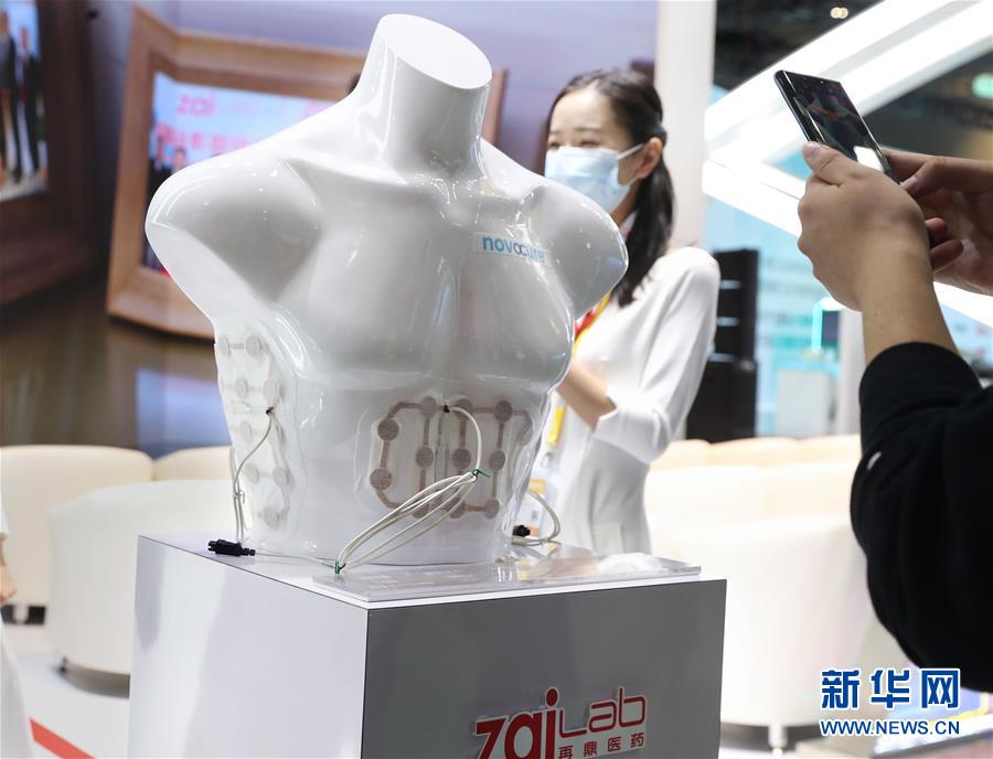 （第三屆進(jìn)博會&middot;圖文互動）（2）新疫苗、新療法，進(jìn)博會最&ldquo;火爆&rdquo;展區(qū)見聞