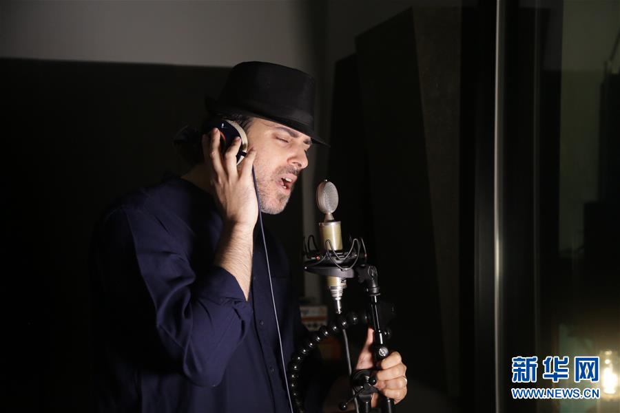 (海外抗疫故事·圖文互動(dòng))(3)通訊:用原創(chuàng)音樂支持中國抗擊新冠疫情的以色列歌手