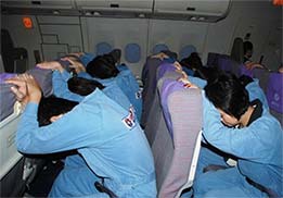 系好安全帶，記住安全門