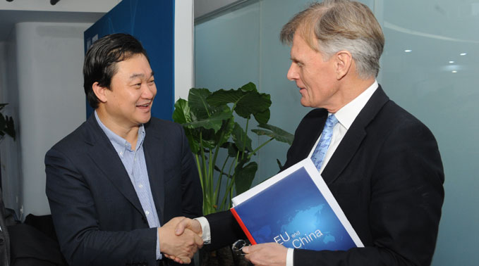 新華網董事長、總裁田舒斌會見丹麥駐華大使裴德盛