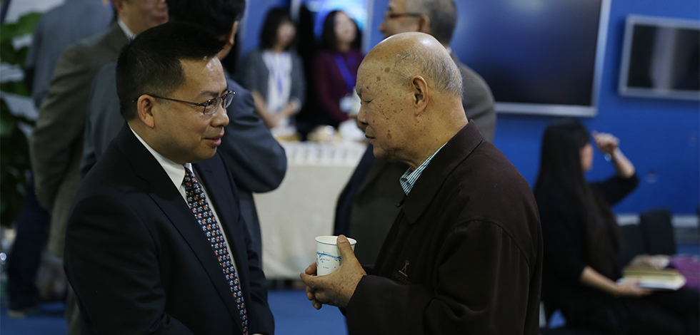 新華網(wǎng)第六屆&ldquo;縱論天下&rdquo;國(guó)際問題研討會(huì)嘉賓交流