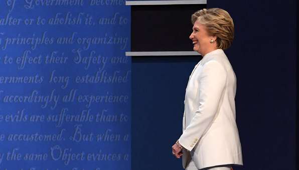 &ldquo;郵件門&rdquo;發(fā)酵：希拉里的&ldquo;水門丑聞&rdquo;還是FBI非法干政？