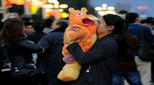 提前供暖誰(shuí)說(shuō)了算?天氣無(wú)常 公共服務(wù)要暖心！