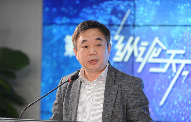 倪峰：明年看全球化，就是看中國