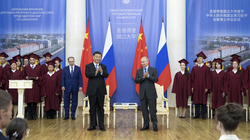 習近平出席接受圣彼得堡國立大學名譽博士學位儀式