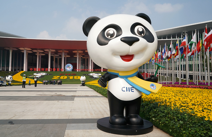 新華時評：從全球首創(chuàng)到全球盛會，進博會啟示了什么？