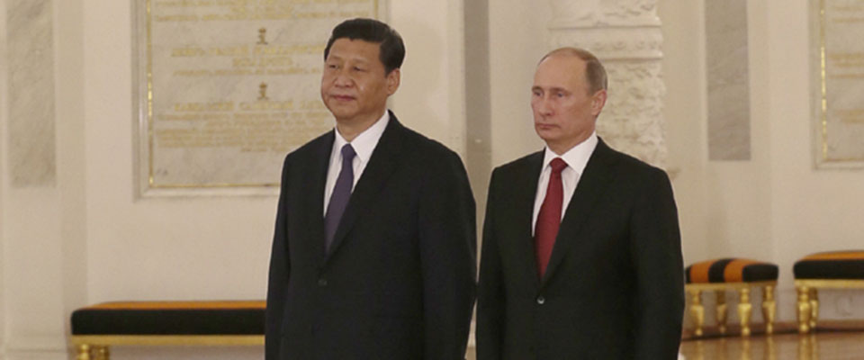 2013年3月，習(xí)近平出席普京舉行的歡迎儀式