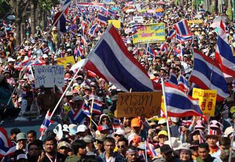 泰國反政府示威者包圍英拉住所