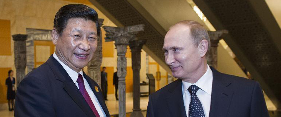 2013年10月，習(xí)近平在印尼巴厘島會(huì)見普京