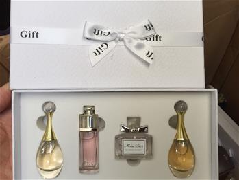 揭秘微商化妝品&ldquo;黑色代購&rdquo;產(chǎn)業(yè)鏈